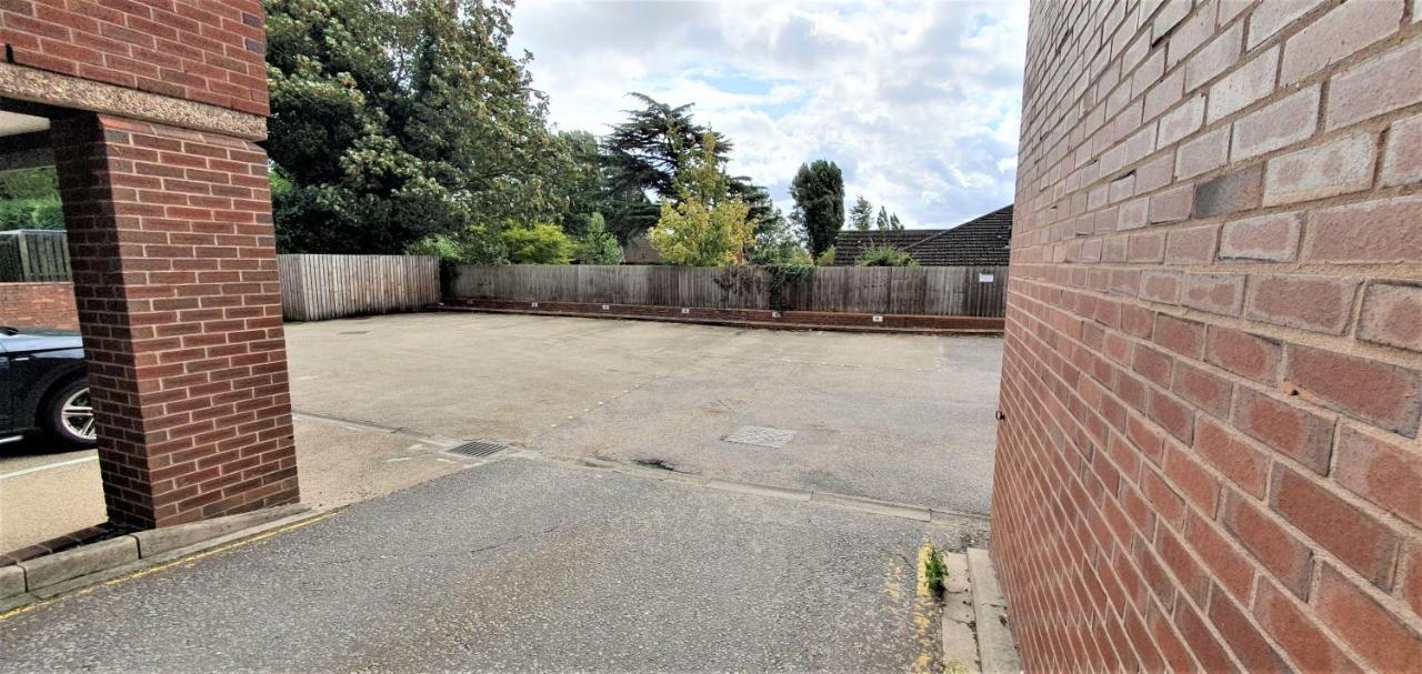 Cliftonville Heights - 2 Bed Home Away From Home นอร์ทแธมป์ตัน ภายนอก รูปภาพ