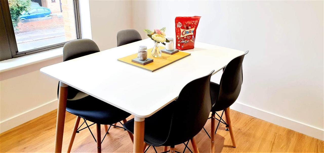 Cliftonville Heights - 2 Bed Home Away From Home นอร์ทแธมป์ตัน ภายนอก รูปภาพ